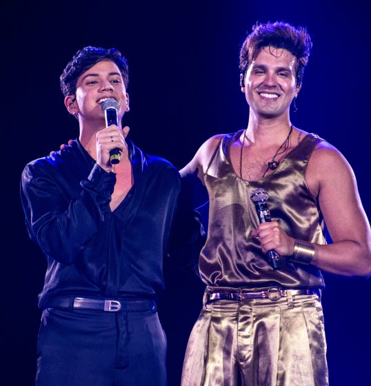 [LUAN SANTANA apresenta nova versão de sua ‘DONA’, agora em parceria com LÉO FOGUETE, sensação do forró romântico]